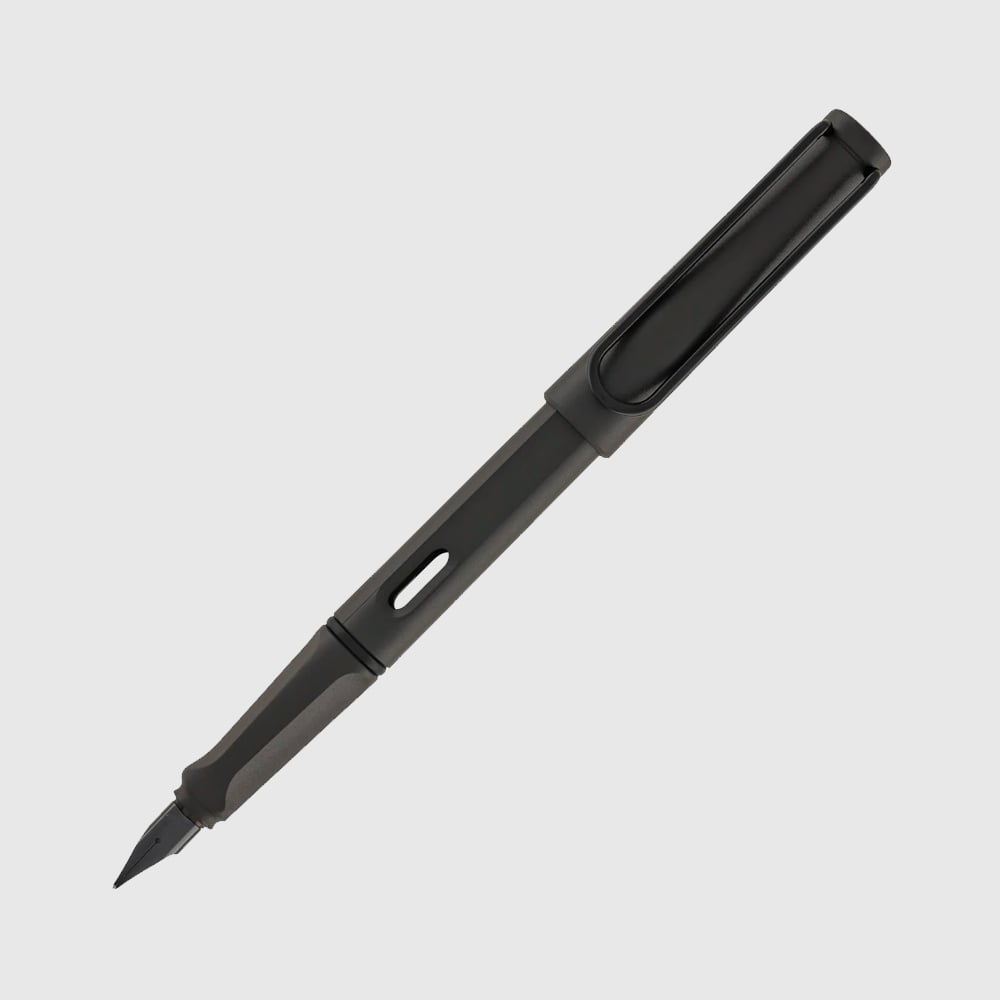 Fountain Pen in Charcoal Black (1)