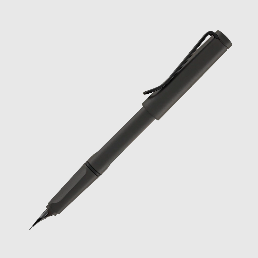 Fountain Pen in Charcoal Black (2)